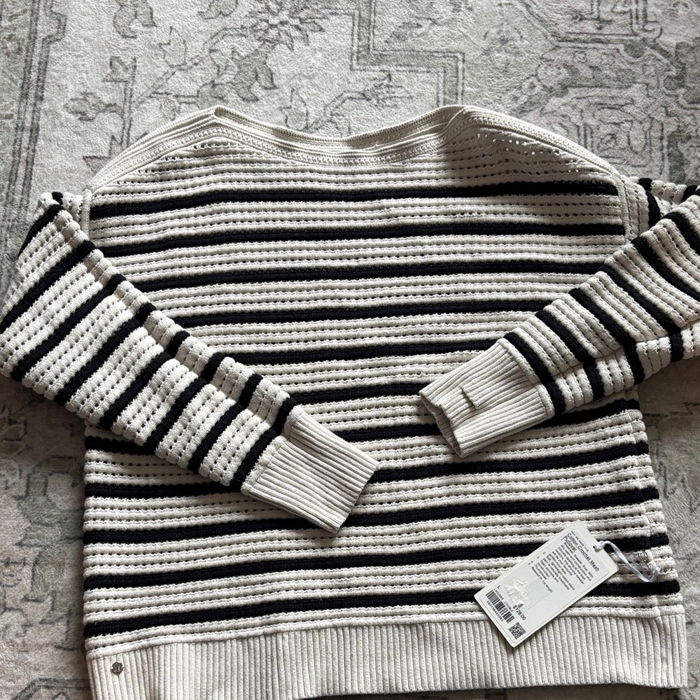 NWT LULULEMON- cotton crochet mesh pullover